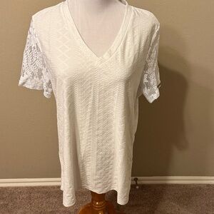 White Lace Sleeve V-Neck Top. Size Large